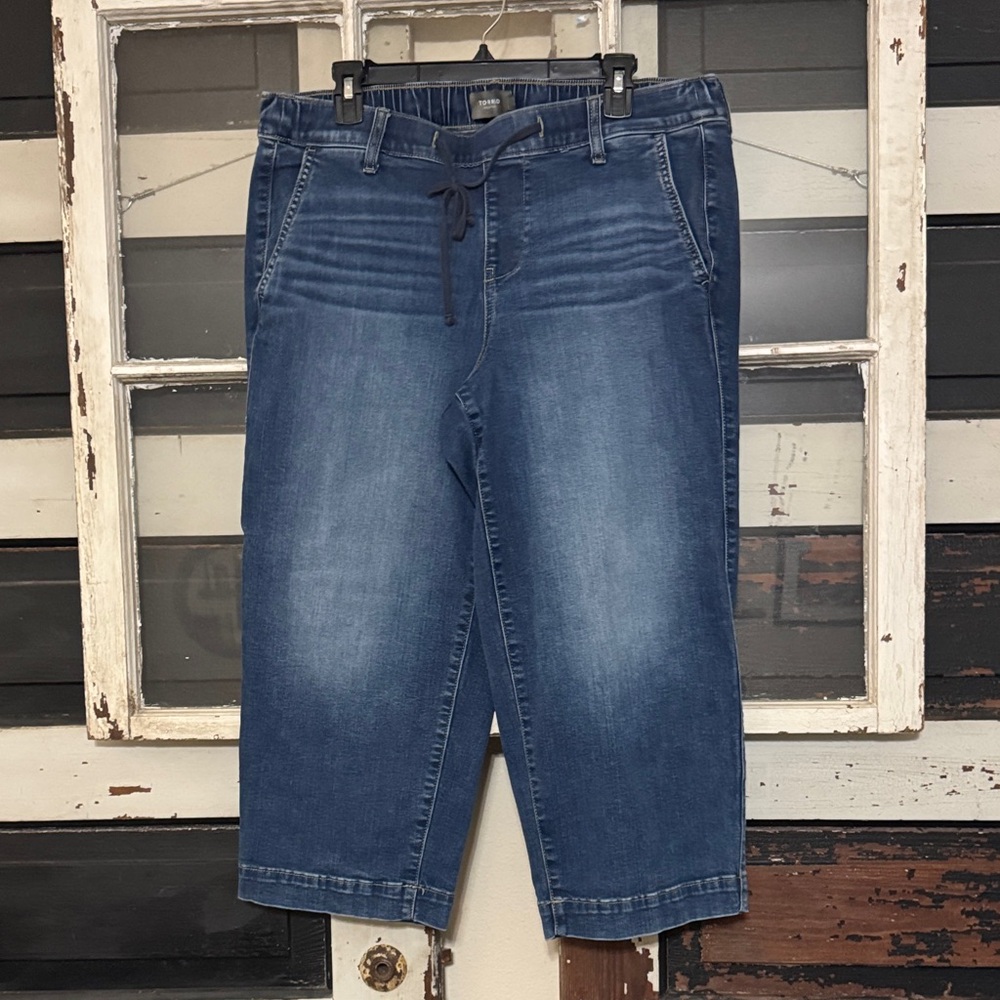 Blue Denim Torrid Capris - size 1